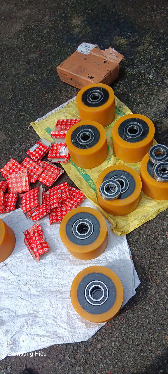 Bánh cân bằng xe nâng điện Pu Linde