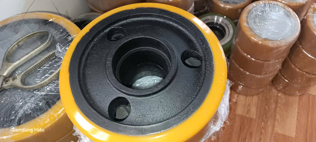 Bánh cân bằng xe nâng điện